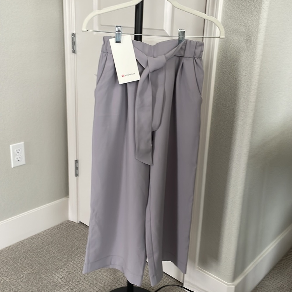 Brand new Lululemon Noir Crop Pant